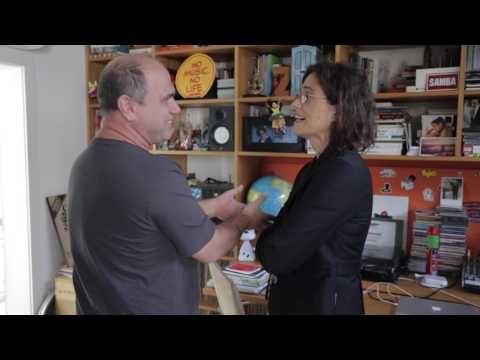 Uma visita à casa de Zélia Duncan - Um café lá em casa