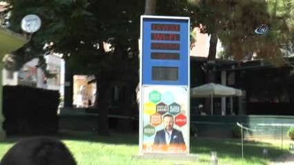 İzmit'de Sıcaklık 36 Dereceye Çıkınca Gölgelikler ve Dondurma Tezgahları Doldu