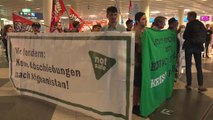 Bayern verschärft Abschiebung - Proteste am Münchener Flughafen