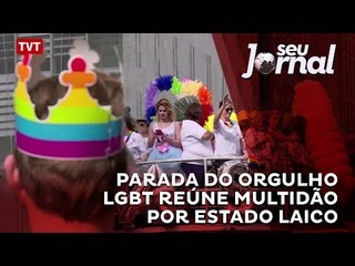 Parada do Orgulho LGBT reúne multidão por Estado Laico