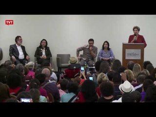 Dilma é recebida por multidão em Belo Horizonte e condena golpismo