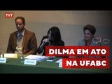 Dilma é recebida com vivas e flores, no ABC, em ato em defesa da Educação