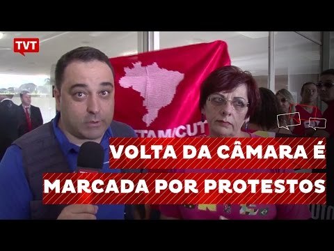 Protestos marcam volta dos trabalhos na Câmara dos Deputados