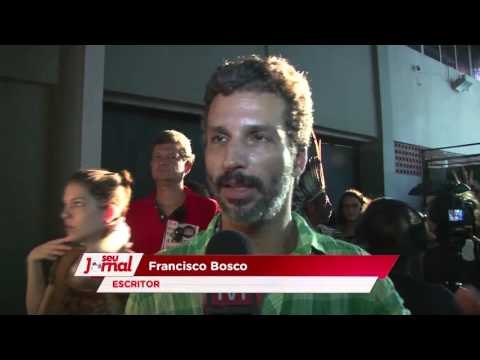 Ato pela democracia lota Fundição Progresso, no Rio de Janeiro