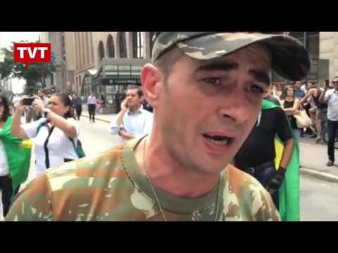 Manifestantes pedem intervenção militar na Avenida Paulista