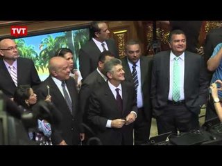 Em meio a controvérsias, nova Assembleia toma posse na Venezuela