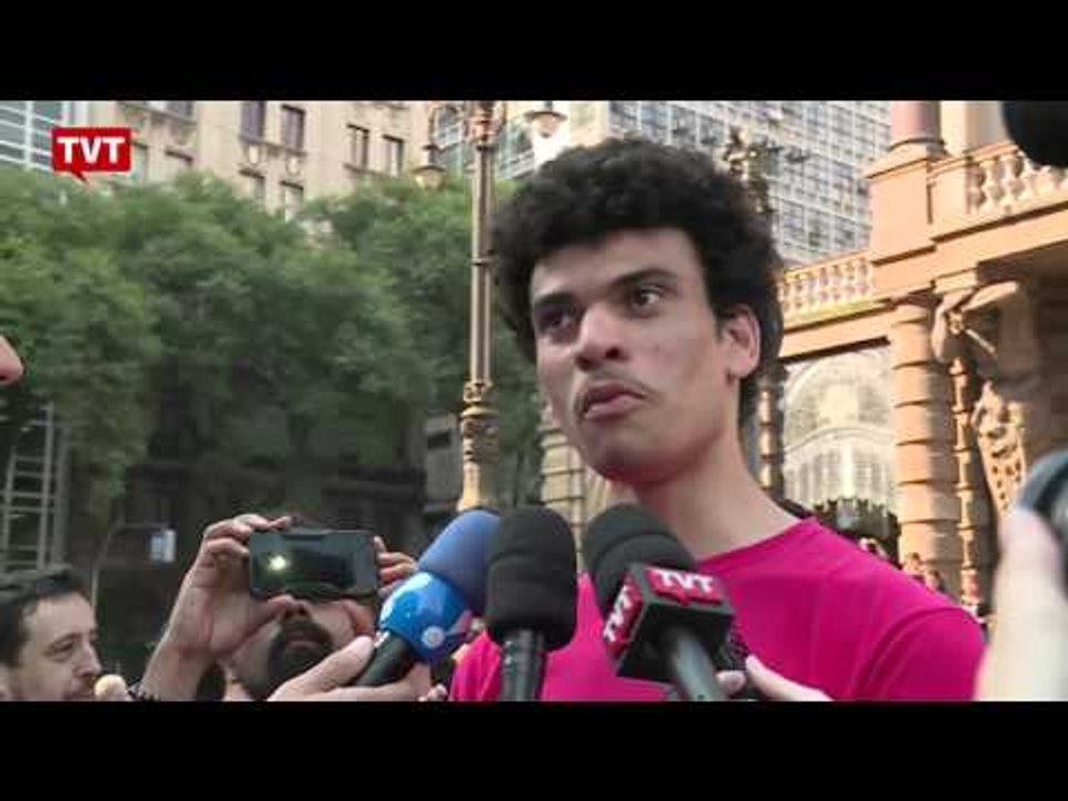 Milhares vão às ruas contra aumento do transporte público