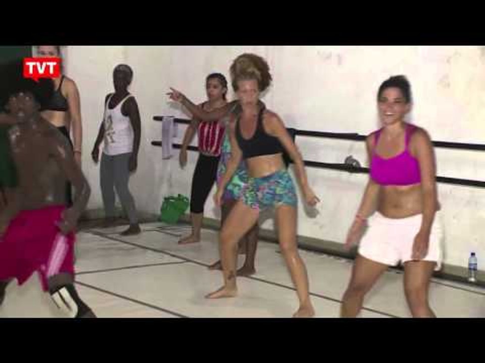 Estrangeiros aproveitam carnaval para aprender dança afro na Bahia