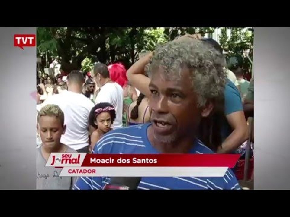 Folia de carnaval rende graninha extra para catadores de recicláveis