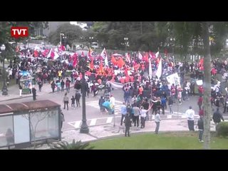 Professores mantêm greve no Paraná; mais cedo ato pediu "fora Richa"