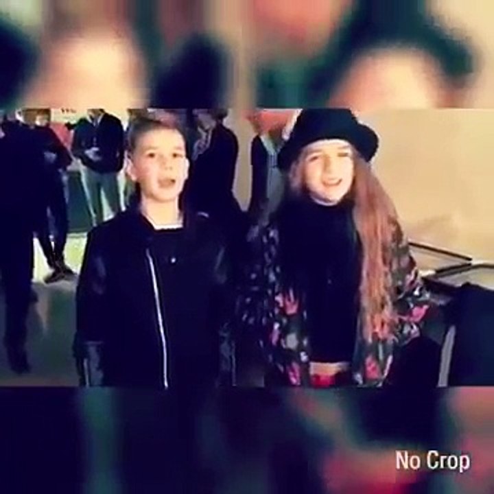 Erza Muqoli chante avec un fan : Xamadani Vija Vija