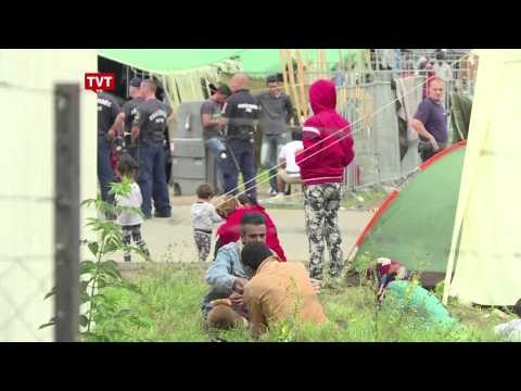 Na Hungria, refugiados são expulsos de estação de trem