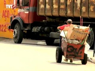 Cooperativa de reciclagem gera trabalho e orgulho para trabalhadores