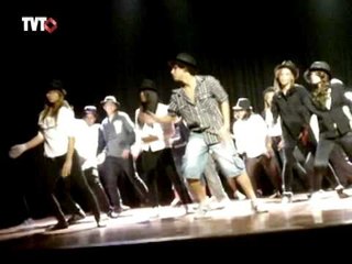 Alunos se transformam Michael Jackson por um dia em Mogi das Cruzes