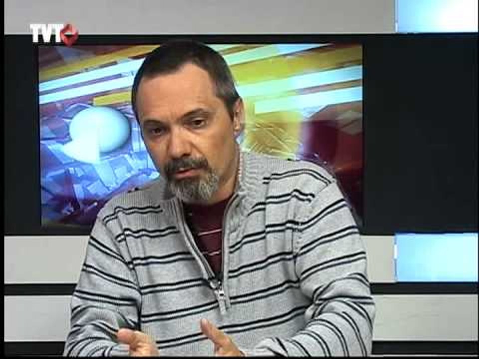 Professores federais fazem assembleias para decidir sobre a greve