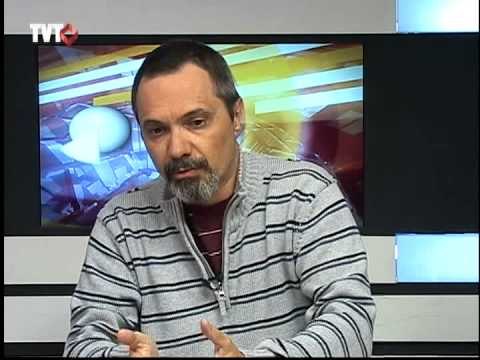 Professores federais fazem assembleias para decidir sobre a greve