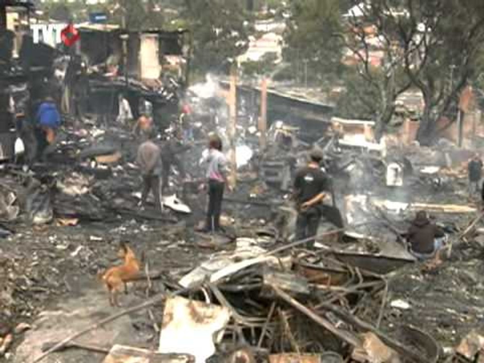 Moradores de favelas incendiadas cobram ações da defesa civil