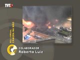 Colaborador grava imagens do incêndio na favela do Piolho, zona Sul de São Paulo