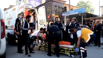 Kavgayı ayırmak isterken bıçaklandı