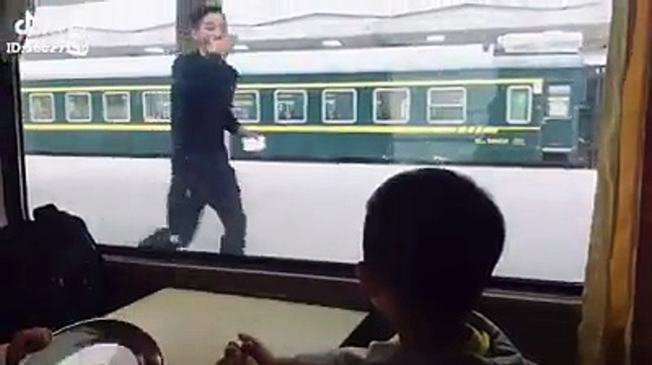 Tự nhiên đọc được bài này thấy cay sống mũi !Khi con trai lấy vợ, mẹ sẽ có thêm 1 người con. Khi mẹ có thêm 1 người con, mẹ được mắng, được chửi, được toàn quy