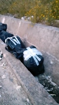 Trani: rifiuti abbandonati sotto il ponte di via Salvemini