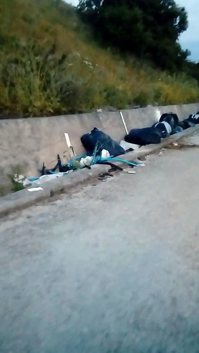 Montagne di rifiuti d'ogni genere a Trani, chi sono gli imprenditori che li abbandonano?