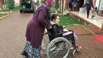 Annesinin her gün sırtında taşıdığı engelli kızın sözleri yürekleri dağladı