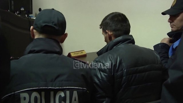 Vrau me sepate kusheririn ne sy te djalit, lihet ne burg autori