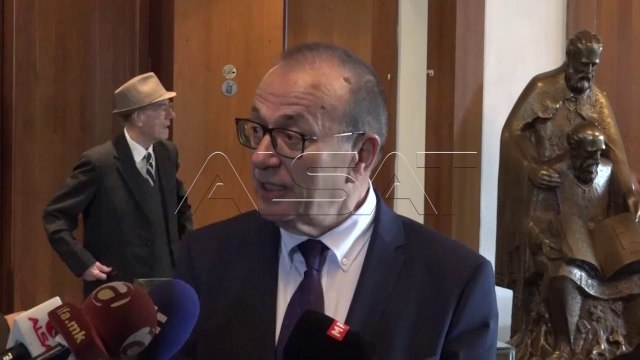 Akademikët kundër bisedimeve për identitetin