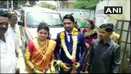 திருமண கோலத்தில்  வாக்களித்த மணப்பெண், மணமக்கள் !!!-வீடியோ