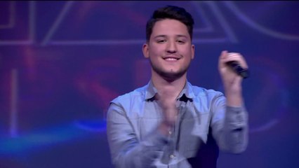 Klint Collaku këndon "Sindroma 21", live, në Top Show Mag