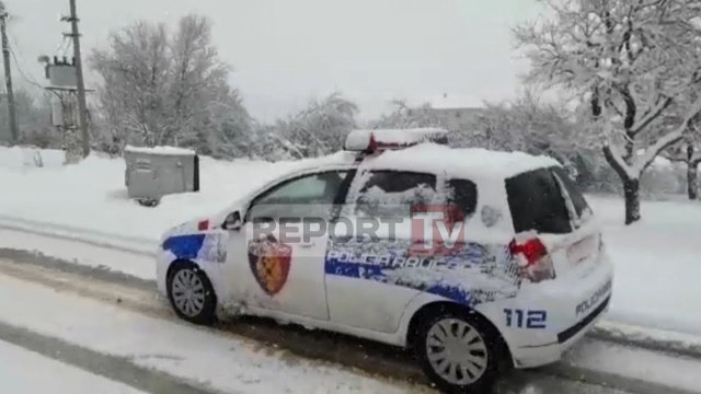Report TV - Reshjet e borës, zbardhet qyteti i Dibrës, ja si lëvizin makinat dhe qytetarët