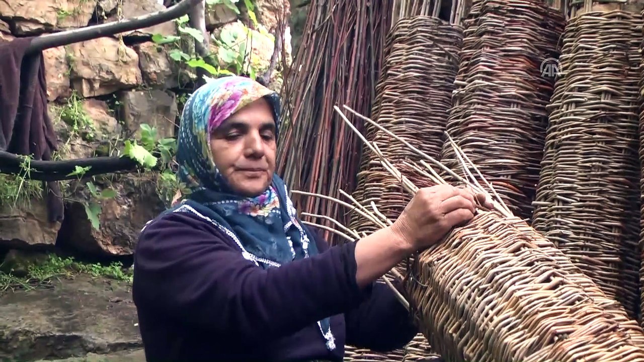 Kaliteli bal için söğüt dalından sepet örüyorlar - HAKKARİ