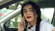 'Mos i fol shoferit' - Fatma dhe Aulona në taksinë e Rudina Dembacaj