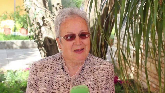 Mësuesja e pianos, Adriana Dizdari sjell librin me përralla - Top Channel Albania - News - Lajme