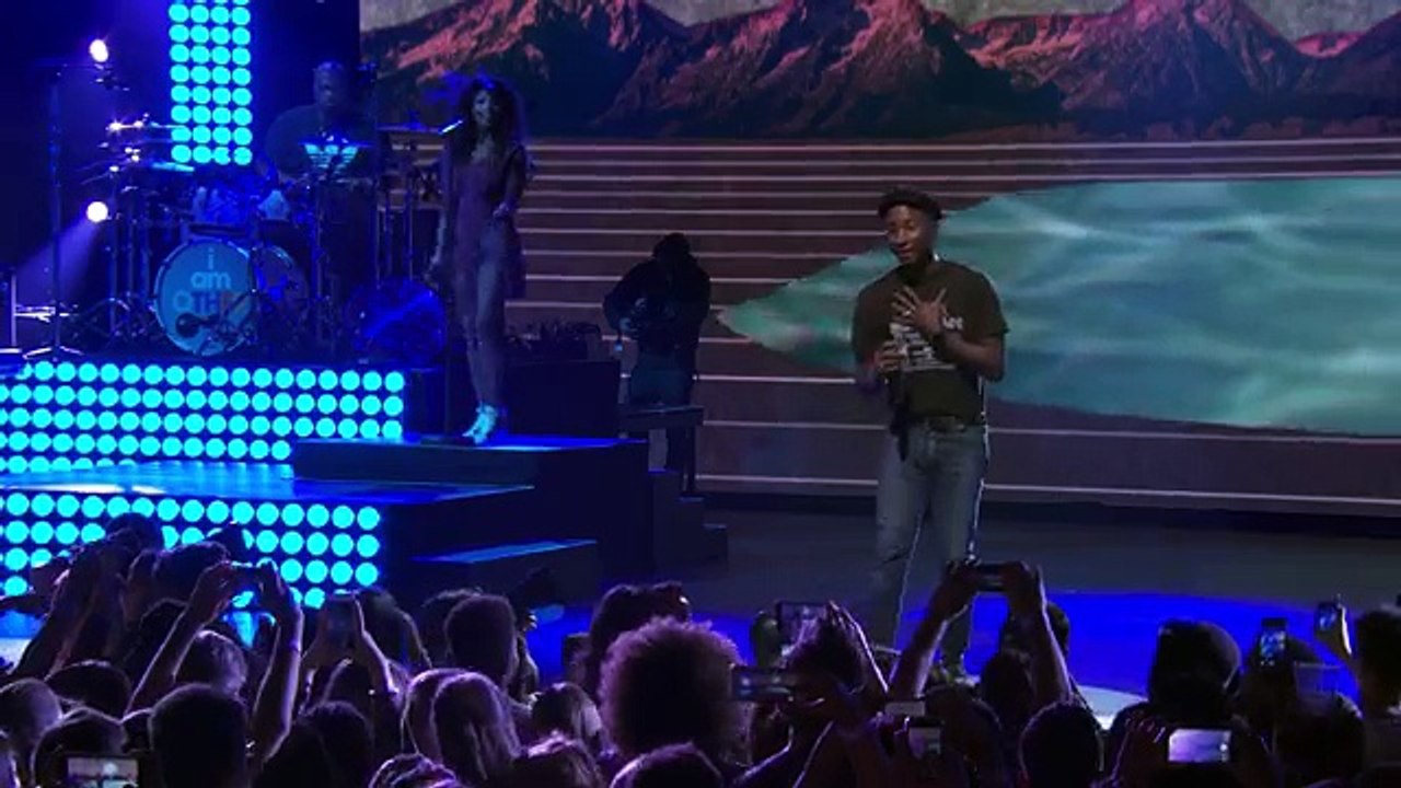 Pharrell Williams - Frontin' (Live from Apple Music Festival, London, 2015)
