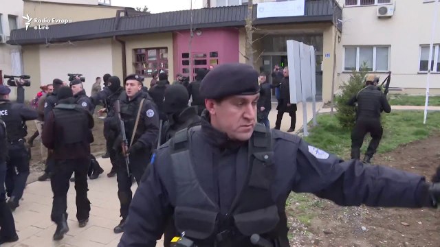 KOSOVE, ARRESTOHET DHE ME PAS LIROHET MARKO GJURIÇ, ZYRTARI SERB HYRI PA LEJE NE MITROVICE LAJM