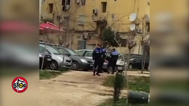 Stop - Një polic qëllon me shkelm një fëmijë 26 mars 2018