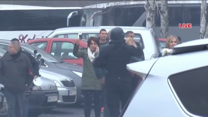 Serbet  brenda salles friksohen para se futet ROSU  brenda për ta arrestuar Gjuriqin