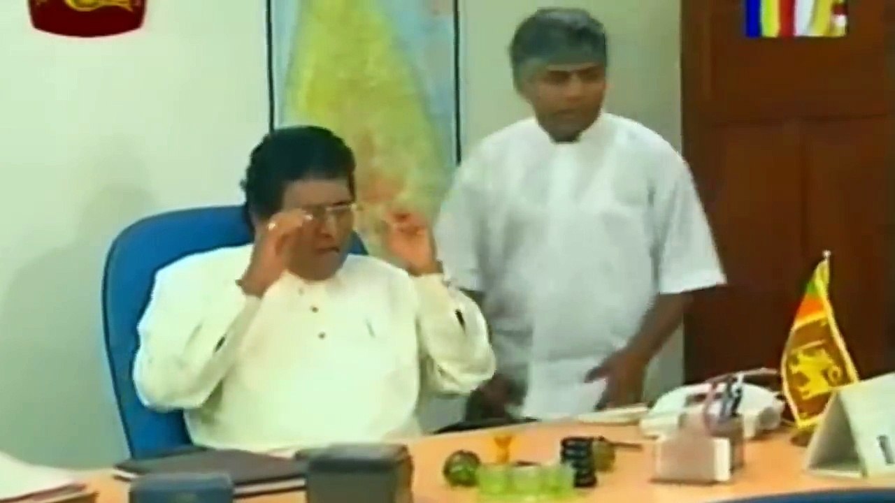 විජයනන්දසිරි ඉංග්‍රීසි නැතිව සුද්දෙකුට ටෝක් කරපු  බඩ පැලෙන කතාවක් බලන්නකො