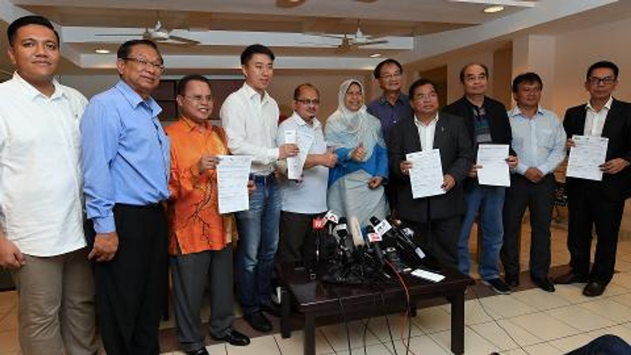 Two independent Sarawak MPs join Pakatan - video Dailymotion