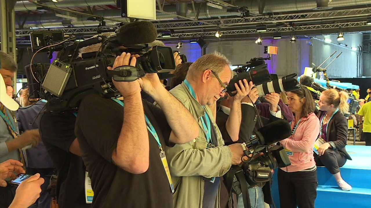 Lindner wirft Merkel mangelnde Führung vor