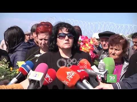 Ora News - 21 vite nga tragjedia e Otrantos, familjarët përkujtojnë viktimat, kërkojnë “drejtësi”