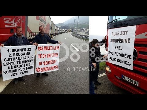 Ora News - Protesta kundër taksës në Rrugën e Kombit: Ruaje Zot Shqipërinë nga shqiptarët