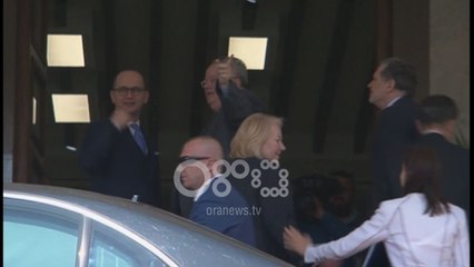 Ora News - Kotzias mbërrin në Tiranë e pret Bushati