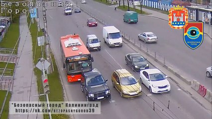 Une camionnette sans frein se sacrifie et fonce dans un mur