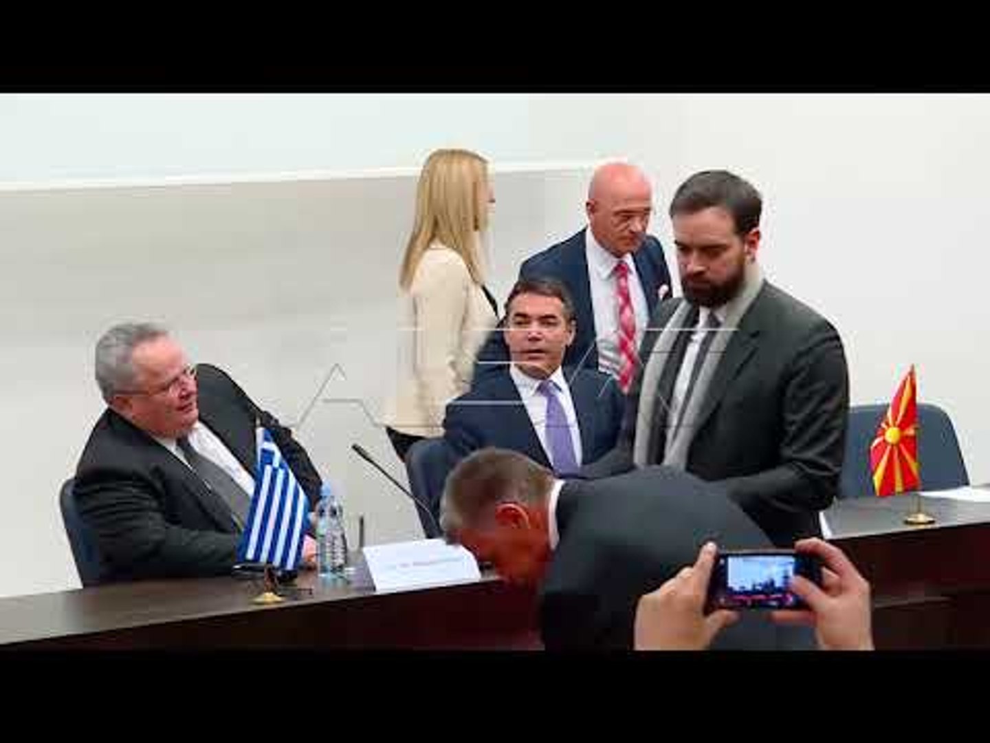 ⁣Нова рунда разговори за името во Виена