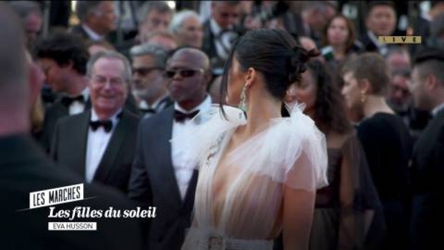 Le fils d'Eva Husson s'empare du micro avant sa montée des marches - Cannes 2018