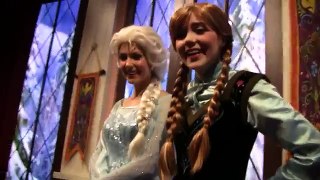 Anna and Elsa (Frozen) Meet a Puppy in Disneyland