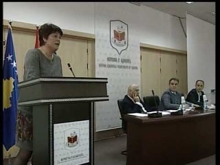 Diana Qarkaxhija replikon me Zef Komanin